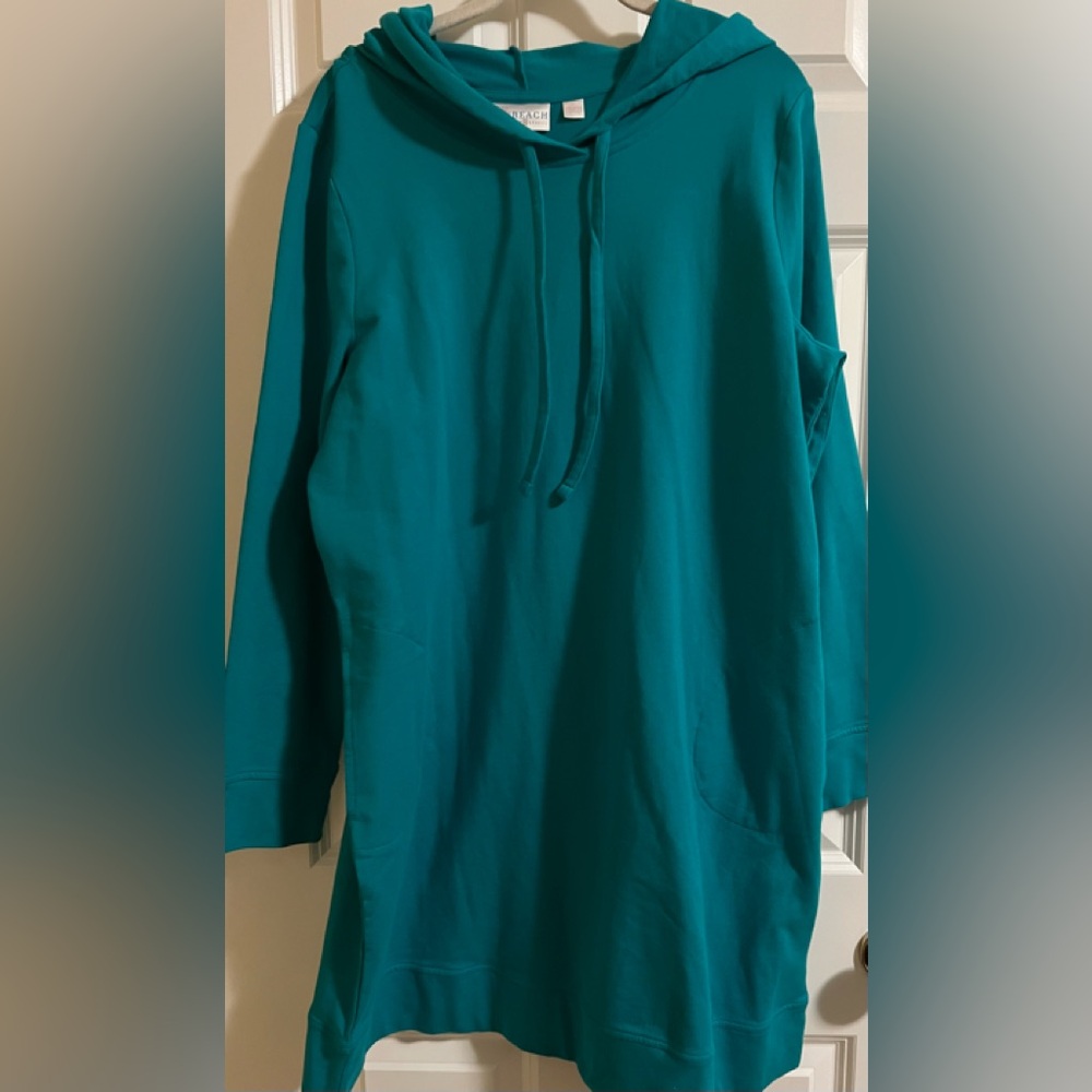 NWOT belle beach emerald green dress/coverup. Size L
